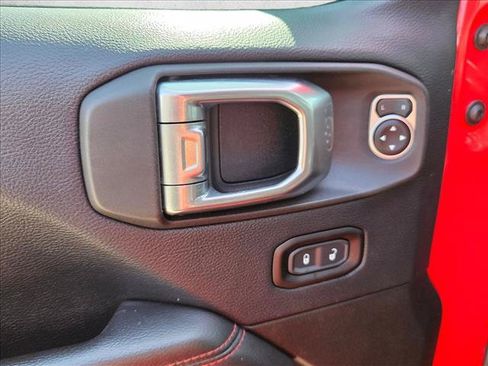 Used 2018 Jeep Wrangler Unlimited Rubicon w/ Dual Top Group AWD/4WD image 25