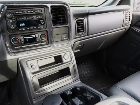 Used 2004 GMC Sierra 3500 SLT w/ Heavy-Duty Power Package image 29