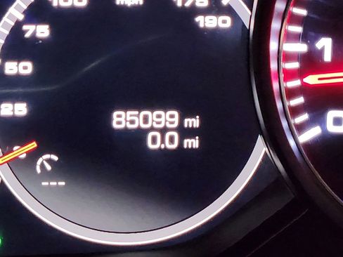 Used 2019 Porsche Cayenne S image 34