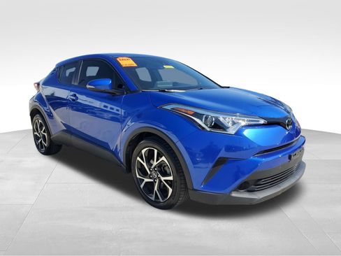 Used 2019 Toyota C-HR XLE FWD image 3
