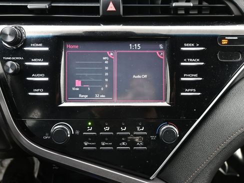 Used 2018 Toyota Camry LE image 24