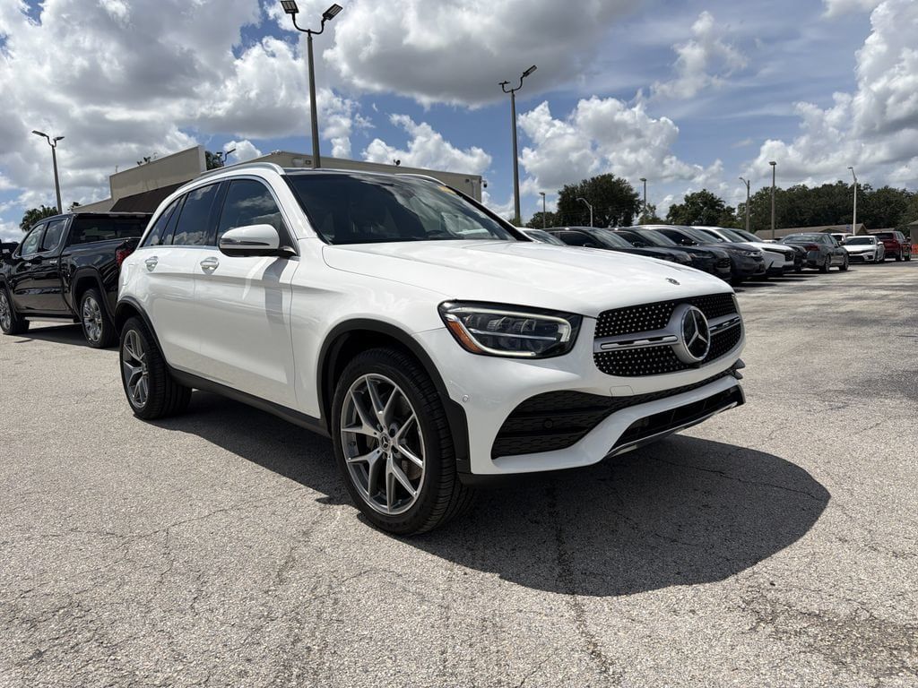 Used 2021 Mercedes-Benz GLC 300 4MATIC image 2