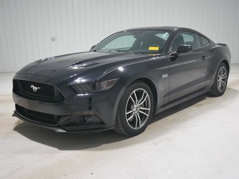 Used 2017 Ford Mustang GT image 1