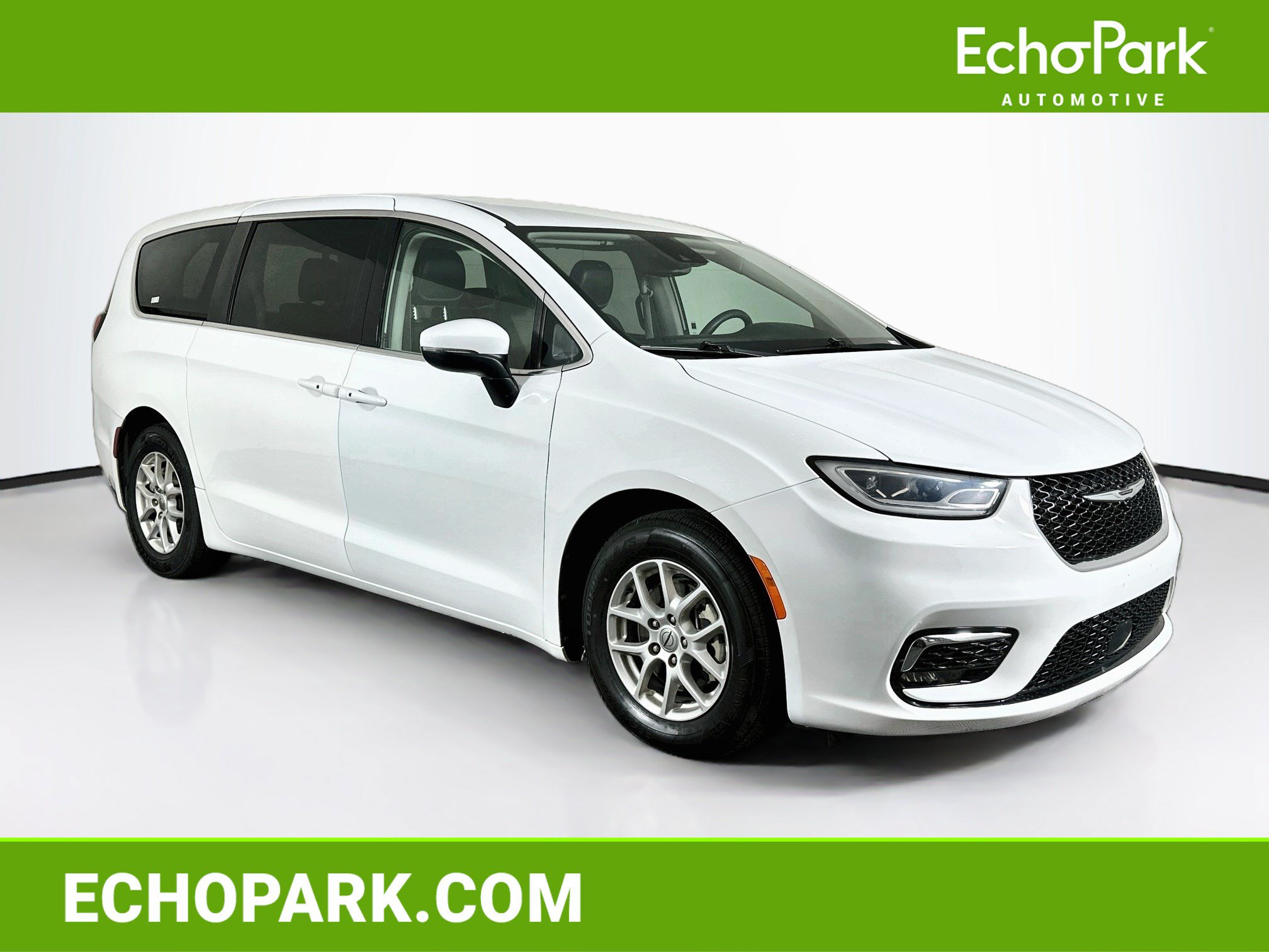 Used 2023 Chrysler Pacifica Touring-L FWD image 1
