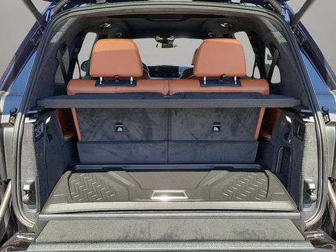 Used 2027 BMW X7 M60i w/ M Sport Professional Package AWD/4WD image 11