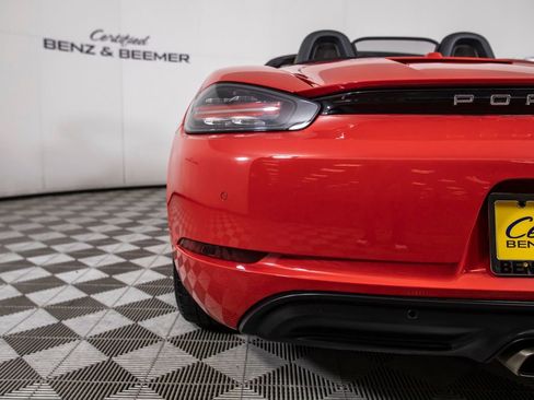 Used 2017 Porsche 718 Boxster RWD image 13