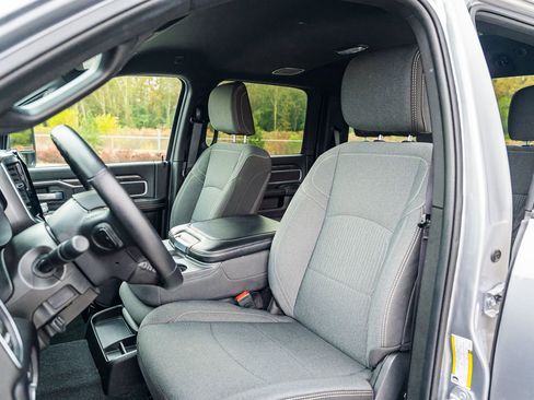 Used 2024 RAM 2500 Big Horn w/ Sport Appearance Package image 18