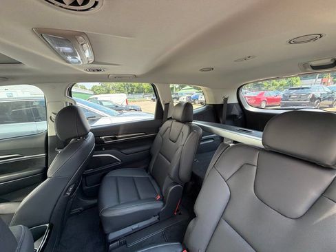 Used 2025 Kia Telluride S AWD/4WD image 12