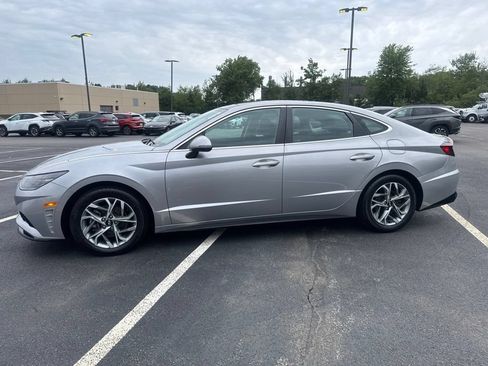 Certified 2023 Hyundai Sonata SEL w/ Convenience Package FWD image 3