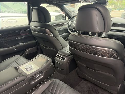 Used 2024 Genesis G90 3.5T AWD/4WD image 12