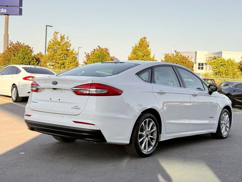 Used 2019 Ford Fusion SE FWD image 9