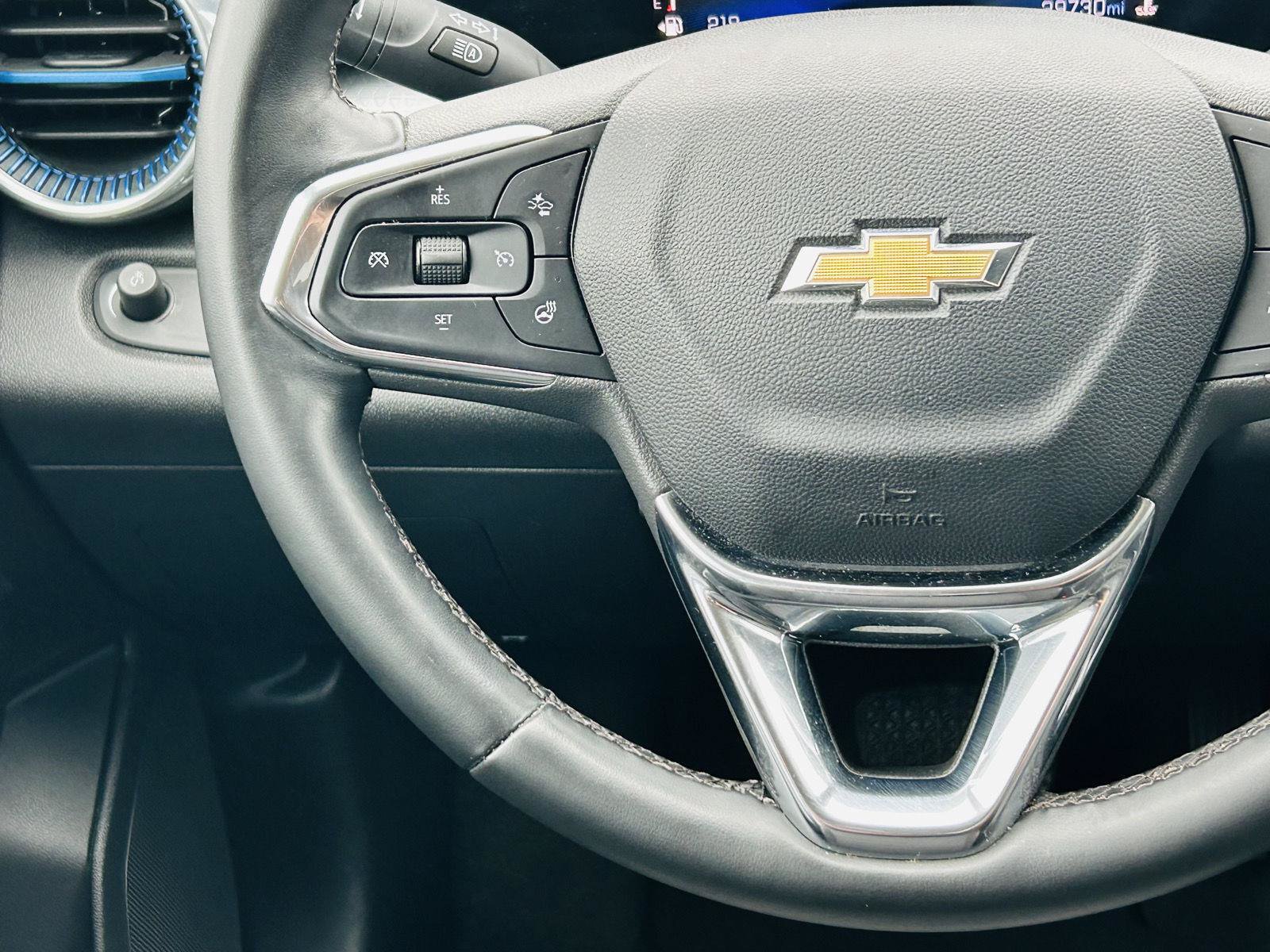 Used 2025 Chevrolet Trax LT w/ LT Convenience Package FWD image 14