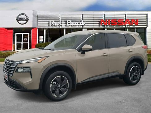 Certified 2025 Nissan Rogue SV image 4