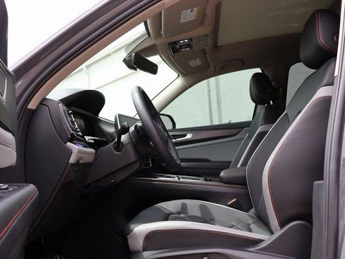 Used 2025 Volkswagen Atlas Peak Edition SE AWD/4WD image 20