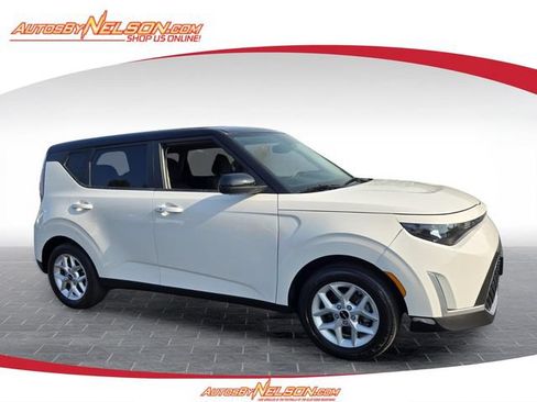 Used 2023 Kia Soul FWD image 1