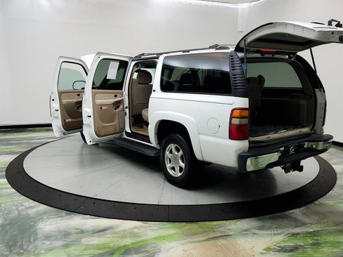 Used 2001 Chevrolet Suburban LS w/ LS Preferred Equipment Group RWD image 12