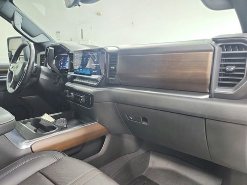 Used 2024 Chevrolet Silverado 2500 High Country w/ High Country Premium Package AWD/4WD image 42