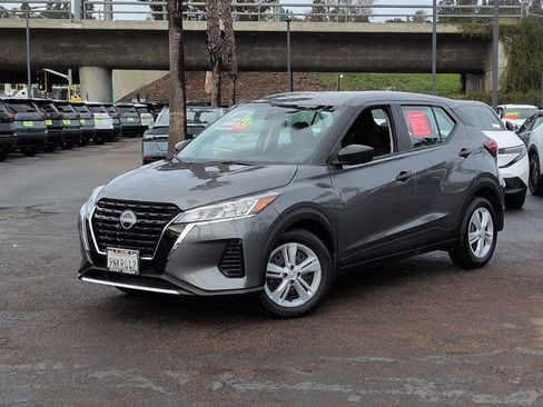 Certified 2025 Nissan Kicks Play S image 1