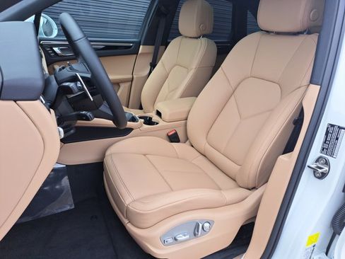 Used 2026 Porsche Macan AWD/4WD image 5