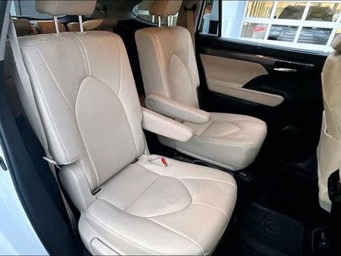 Used 2023 Toyota Highlander Limited AWD/4WD image 25