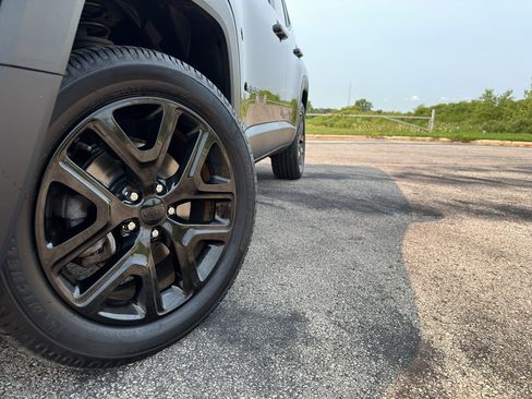 Used 2017 Jeep Renegade Altitude AWD/4WD image 9