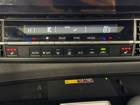 Used 2025 Toyota Sienna XSE w/ XSE Plus Package image 28