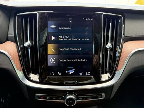 Used 2020 Volvo V60 T5 Cross Country image 38