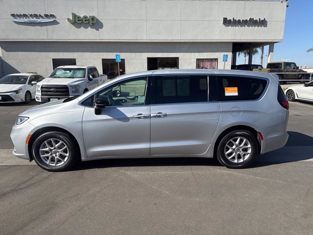 Certified 2024 Chrysler Pacifica Touring-L FWD image 2