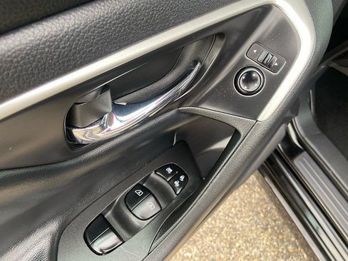 Used 2016 Nissan Altima 2.5 SL w/ Moonroof Package FWD image 9