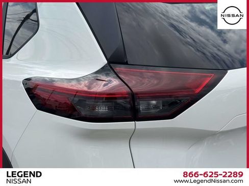 Used 2023 Nissan Rogue S AWD/4WD image 11