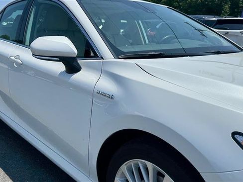Used 2019 Toyota Camry XLE FWD image 25
