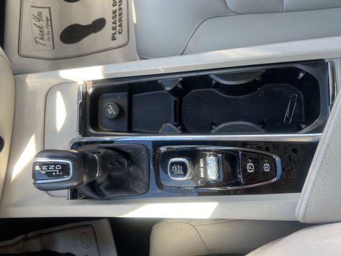 Used 2020 Volvo S60 T6 Momentum AWD/4WD image 16