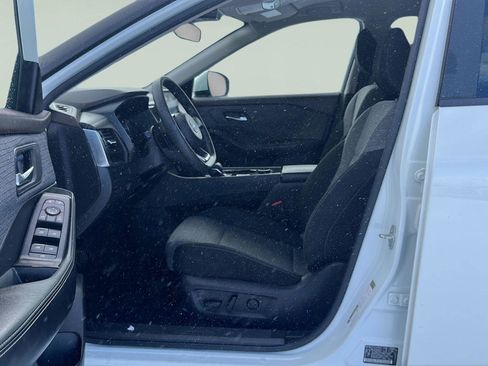 Used 2023 Nissan Rogue SV image 24