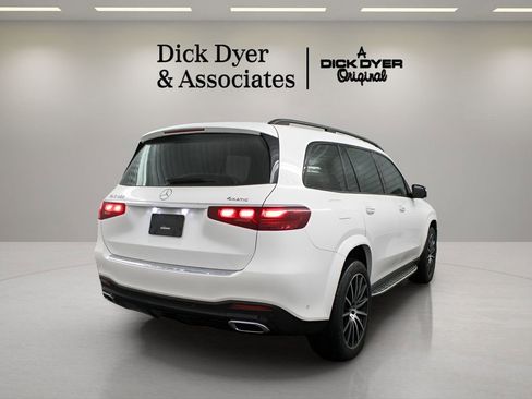 Used 2024 Mercedes-Benz GLS 450 4MATIC image 3
