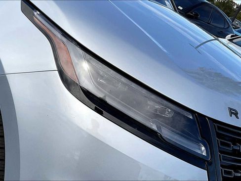 Used 2025 Land Rover Range Rover Velar Dynamic SE image 31