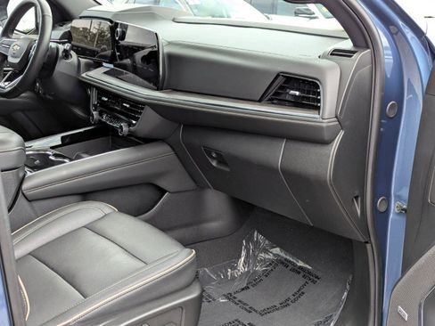 Used 2025 Chevrolet Tahoe Premier AWD/4WD image 14