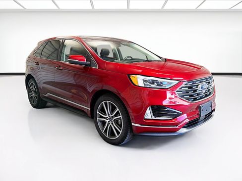 Used 2019 Ford Edge Titanium w/ Equipment Group 301A FWD image 3