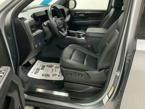 Used 2025 Chevrolet Suburban Z71 AWD/4WD image 16