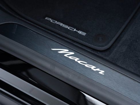 Certified 2025 Porsche Macan Electric RWD image 14