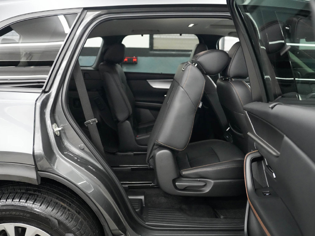 Used 2024 MAZDA CX-90 Plug-In Hybrid w/ Preferred AWD/4WD image 37