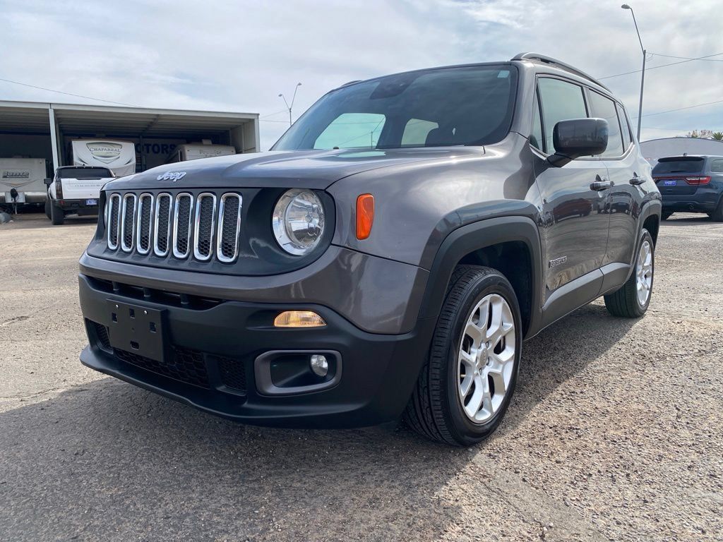 Used 2017 Jeep Renegade Latitude FWD image 2
