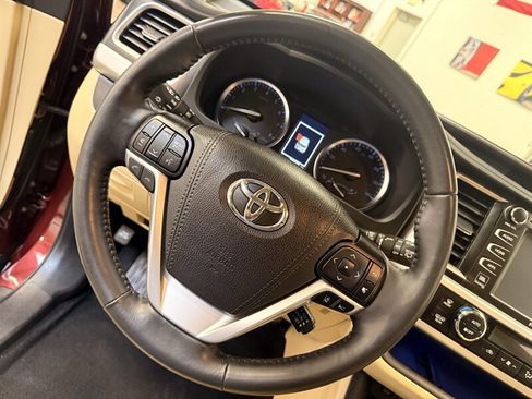 Used 2019 Toyota Highlander Limited Platinum AWD/4WD image 18