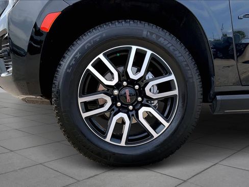 Used 2023 GMC Yukon AT4 w/ AT4 Premium Package image 11