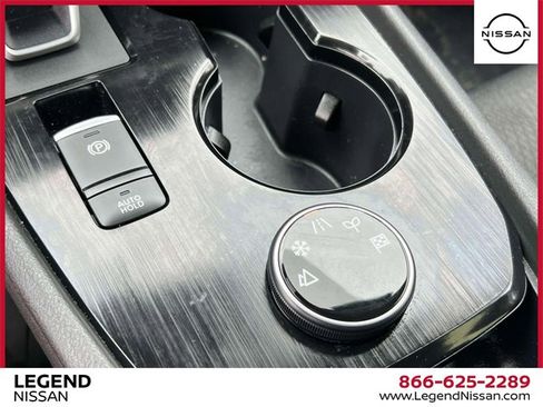 Used 2024 Nissan Rogue SV image 31