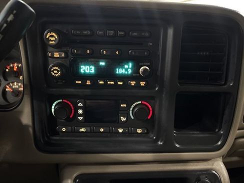 Used 2004 GMC Sierra 2500 SLT w/ Heavy-Duty Power Package AWD/4WD image 22