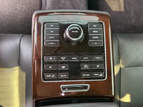 Used 2014 Hyundai Equus Signature RWD image 23