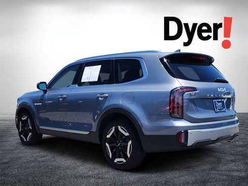 Certified 2024 Kia Telluride EX w/ EX Captain's Chair Package FWD image 7