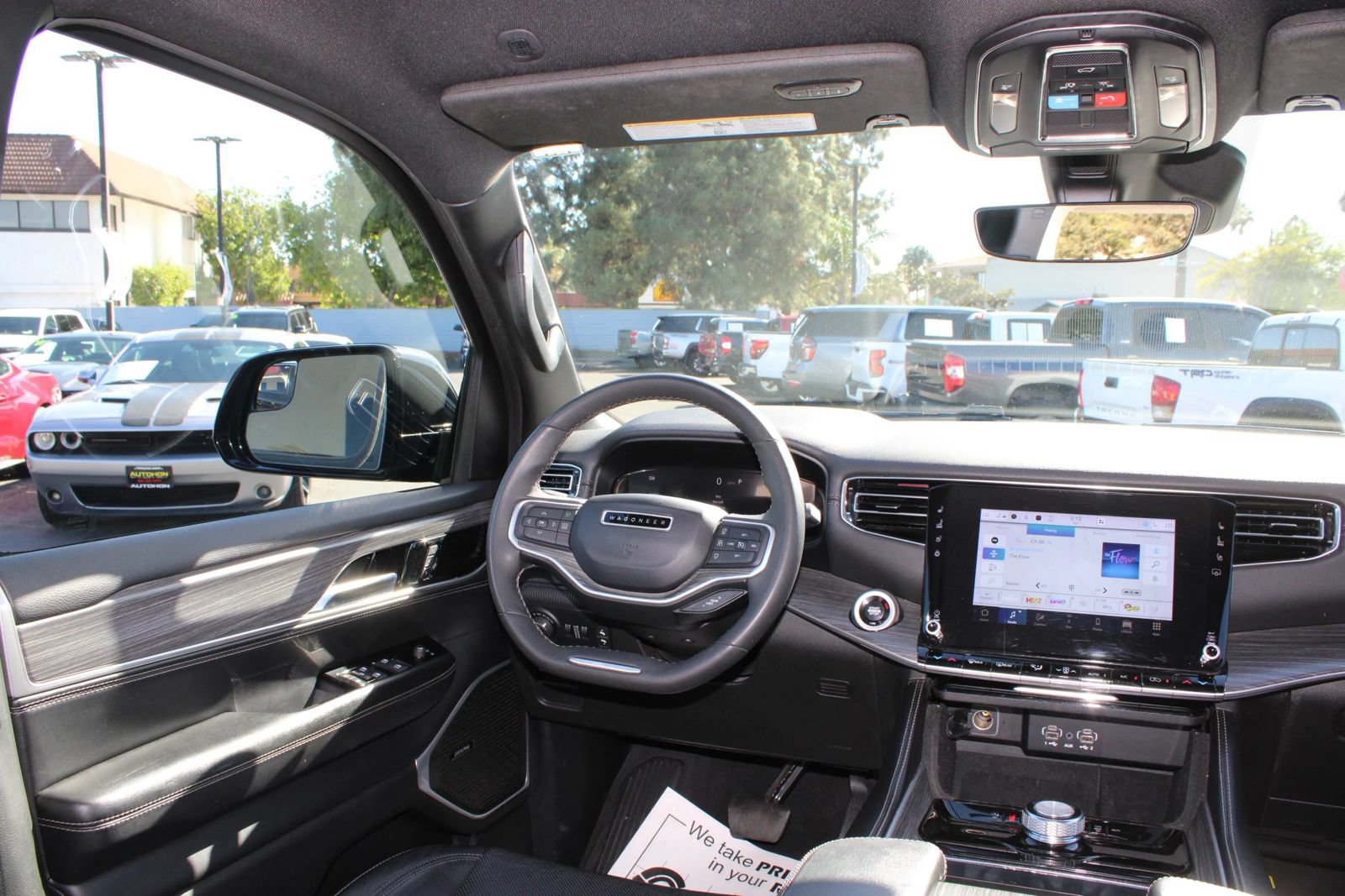 Used 2024 Jeep Wagoneer L Series II RWD image 33