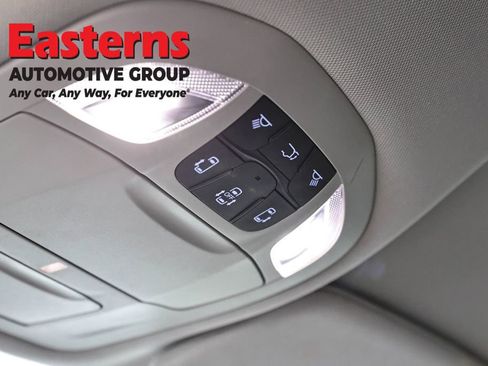 Used 2024 Chrysler Pacifica Touring-L FWD image 21