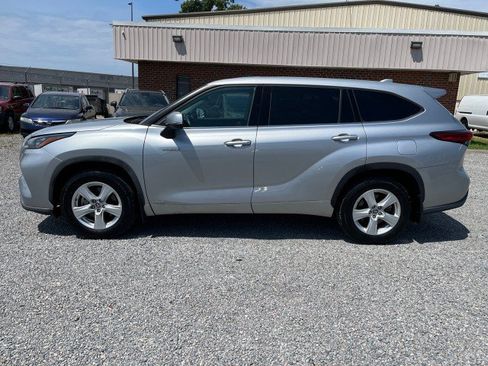 Used 2020 Toyota Highlander LE AWD/4WD image 10